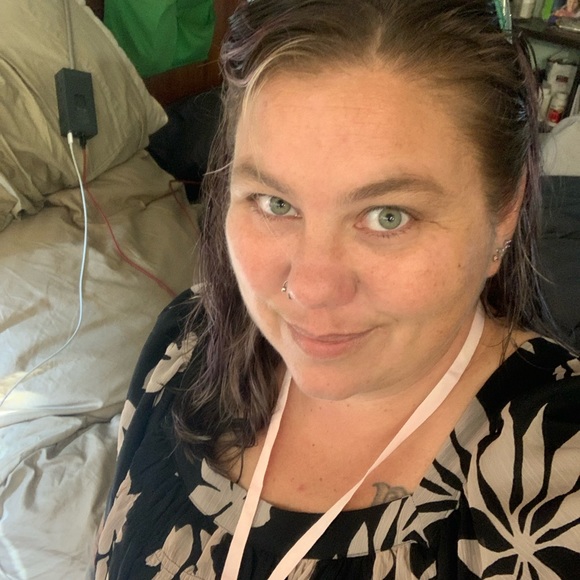 Meet your Posher, Stacey - Picture 1 of 5